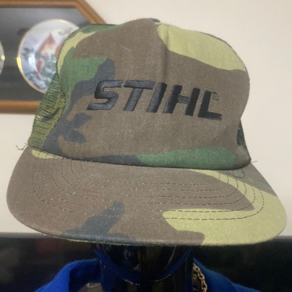 Use vintage, trucker hat